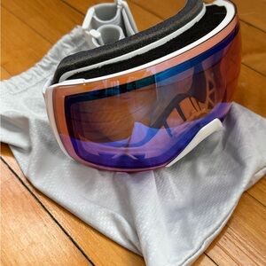 SMITH White Goggles for Skiing or Snowboarding